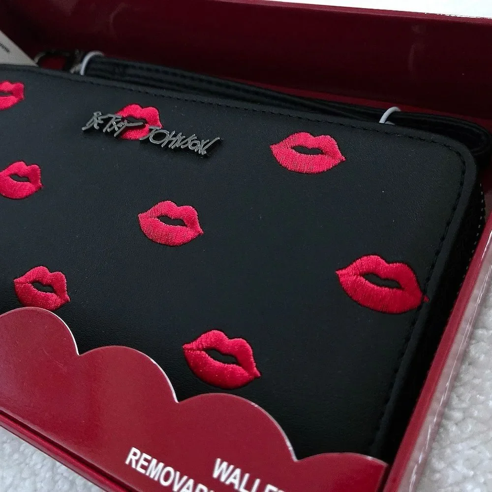 Betsey Johnson Embroidered🪡 Red Lips💋 Zip Around Wristlet - NIB